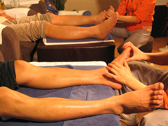 Foot Massage בסין זו דרך להראות כבוד לאורחים Foot Massage בסין זו דרך להראות כבוד לאורחים