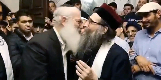 אלשטיין חוגג במרוקו ומחזק השליטה בדירקטוריון דסק"ש
