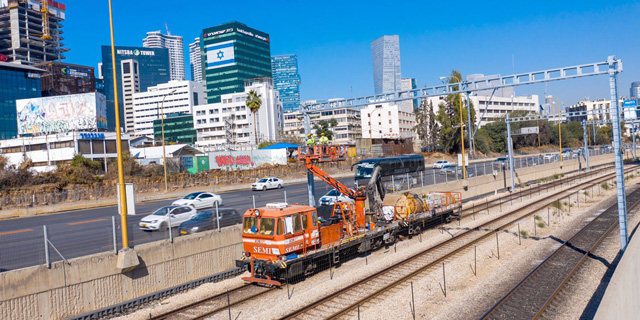 העומס ברכבת: הלקוחות חזרו למכוניות והאוטובוסים שהוזמנו לנוסעים נותרו ריקים