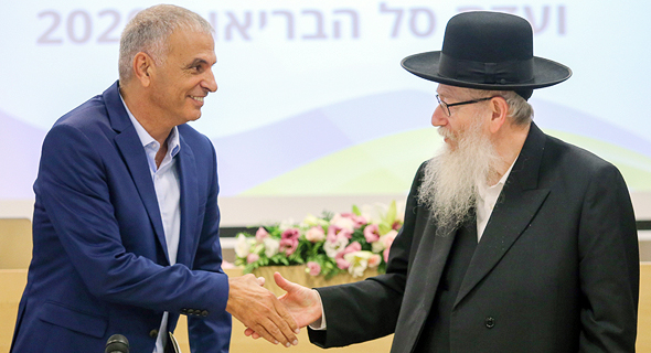 מימין סגן שר בריאות יעקב ליצמן ושר אוצר משה כחלון מימין סגן שר בריאות יעקב ליצמן ושר אוצר משה כחלון