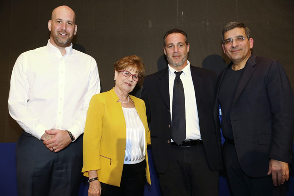 מימין: יעקב אטרקצ'י, אריאל שרייבר, נחמה דורי ואסף סימון מימין: יעקב אטרקצ'י, אריאל שרייבר, נחמה דורי ואסף סימון