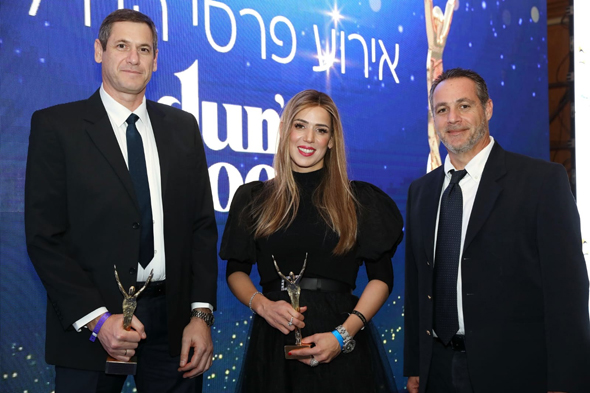 מימין: אריאל שרייבר, חני הורוביץ וארנון פרידמן מימין: אריאל שרייבר, חני הורוביץ וארנון פרידמן