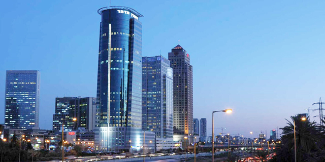 מגדל רוגובין תדהר ברמת גן בדרך לצמוח ב-7 מעל החניון