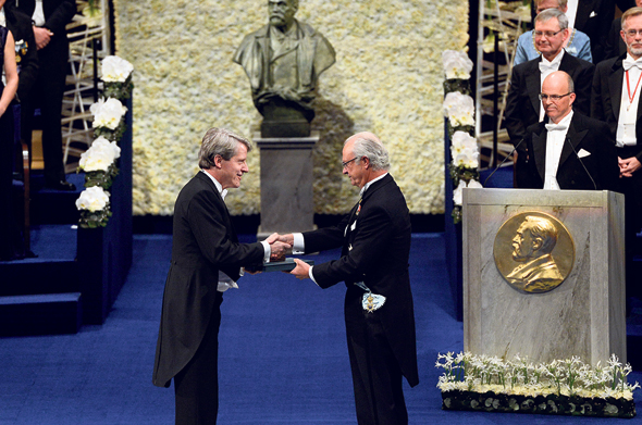Economist Robert Shiller receiving the Nobel prize. Photo: AFP
