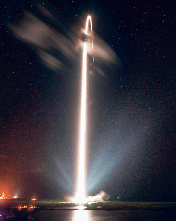 שיגור רקטה מסוג פלקון של חברת SpaceX שיגור רקטה מסוג פלקון של חברת SpaceX