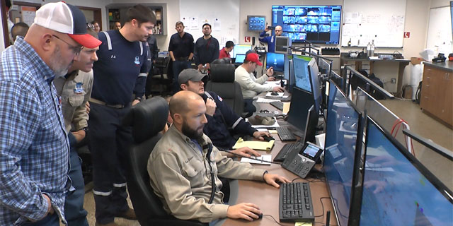 "שמו לווייתן מול להקת סרדינים, ובאמצע שוטר שעזב את הזירה"