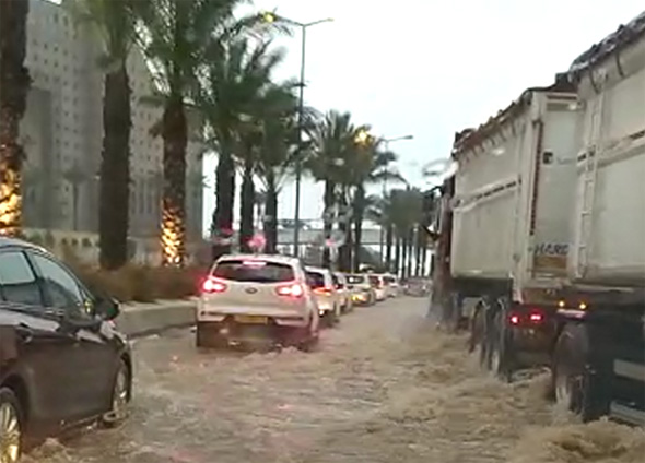 מזג אוויר סוער. תרומת פעולות זריעת העננים הוסיפה 1.8% בממוצע לכמות הגשם מזג אוויר סוער. תרומת פעולות זריעת העננים הוסיפה 1.8% בממוצע לכמות הגשם