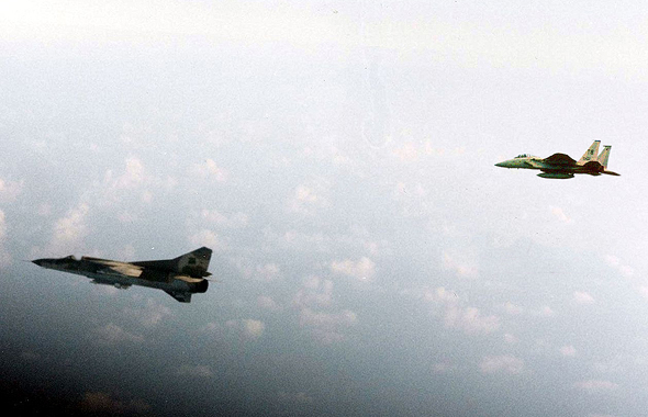 מיג 23 ואחריו F15 (הדמייה) מיג 23 ואחריו F15 (הדמייה)