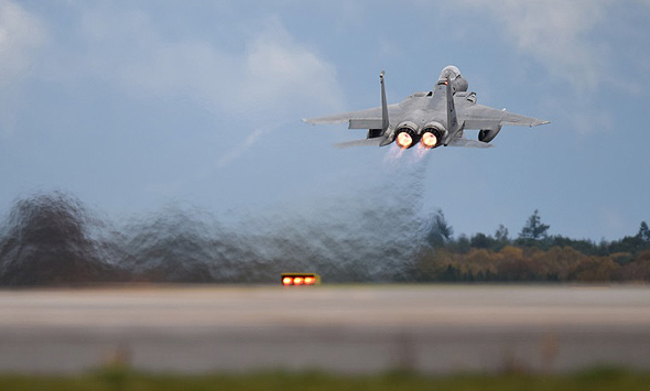 F15 אמריקאי ממריא F15 אמריקאי ממריא