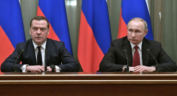 ראש ממשלת רוסיה היוצא דימיטרי מדבדב ונשיא רוסיה ולדימיר פוטין, היום ברוסיה, צילום: AFP