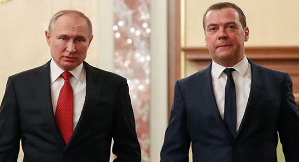 ראש ממשלת רוסיה היוצא דימיטרי מדבדב ונשיא רוסיה ולדימיר פוטין, צילום: AFP
