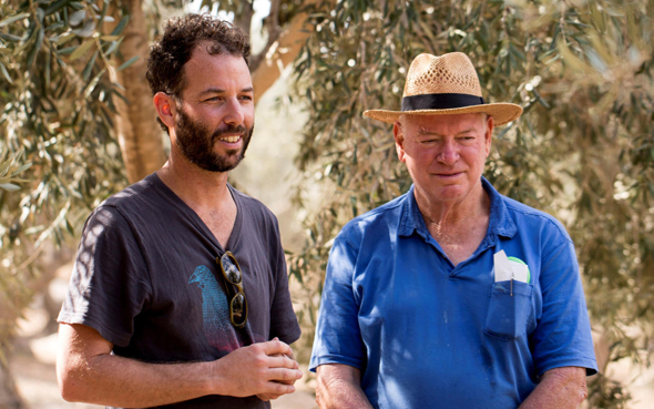 נועם (מימין) ועדו תמיר. "לאחוז חמיצות השמן אין חשיבות לצרכן" נועם (מימין) ועדו תמיר. "לאחוז חמיצות השמן אין חשיבות לצרכן"