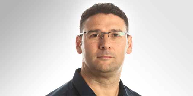 "אם היית יכול לאכול ארוחת ערב עם שלושה אנשים מעניינים - במי היית בוחר?"