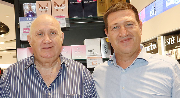 מימין מנכ"ל Be אורי וטרמן ומנכ"ל שופרסל איציק אברכהן מימין מנכ"ל Be אורי וטרמן ומנכ"ל שופרסל איציק אברכהן