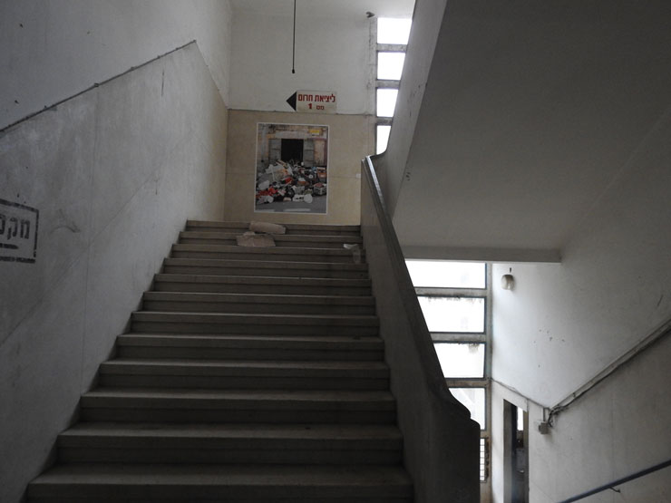 גרמי מדרגות כאלה כבר לא רואים כיום. מאחזי יד מפוסלים לכל אורכם גרמי מדרגות כאלה כבר לא רואים כיום. מאחזי יד מפוסלים לכל אורכם