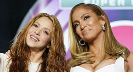 מימין ג'ניפר לופז ושאקירה. סופרבול 2020, צילום: איי פי