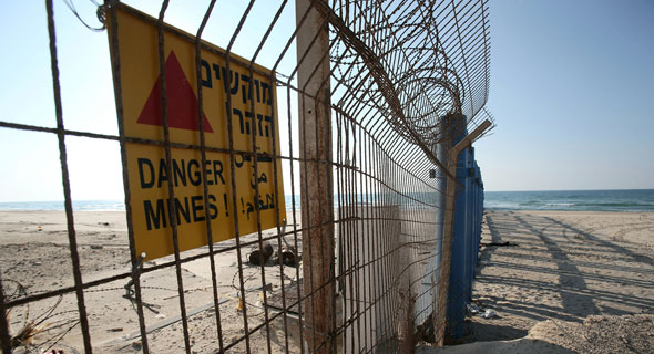 המתקן הביטחוני בחוף הים של ראשון לציון. עלות הפינוי עוברת את המיליארד שקל המתקן הביטחוני בחוף הים של ראשון לציון. עלות הפינוי עוברת את המיליארד שקל