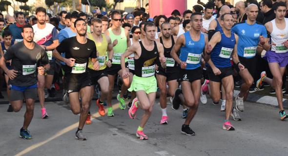 משתתפים במרוץ אור יהודה. תחושת סיפוק לרוץ לצד חיילים ונערים נלהבים משתתפים במרוץ אור יהודה. תחושת סיפוק לרוץ לצד חיילים ונערים נלהבים
