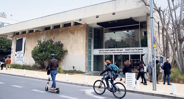ביתן הלנה רובינשטיין. "האם הוא ייקרא על שם אייל עופר? אנחנו עוד נראה מתי זה יקרה. עד כמה שידוע לי, אין עדיין תוכניות מפורטות" ביתן הלנה רובינשטיין. "האם הוא ייקרא על שם אייל עופר? אנחנו עוד נראה מתי זה יקרה. עד כמה שידוע לי, אין עדיין תוכניות מפורטות"