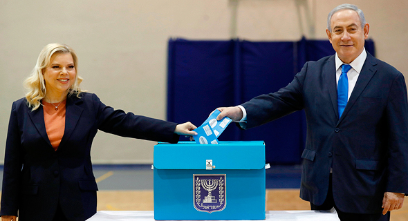 Benjamin and Sara Netanyahu voting. Photo: AFP Benjamin and Sara Netanyahu voting. Photo: AFP