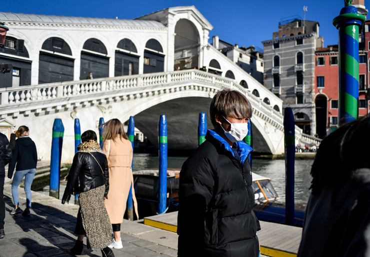 תיירים בודדים בוונציה