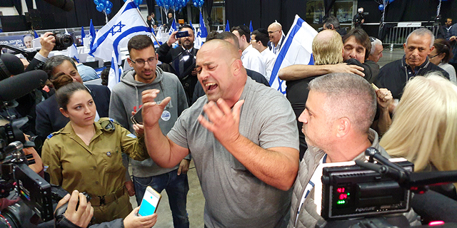 פעיל הליכוד מטנף ומסית, בכירי התנועה מתייצבים לברך