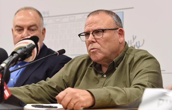 מימין: ארנון בר-דוד ודובי אמיתי מימין: ארנון בר-דוד ודובי אמיתי