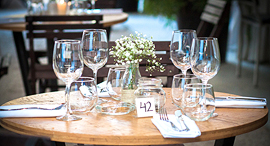 עיצוב סידור שולחנות חתונה ארועים 1, צילום: מיטל בריל