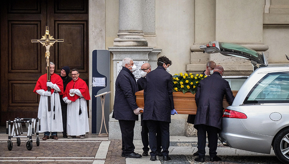 הלוויה לחולה שמת מקורונה, איטליה