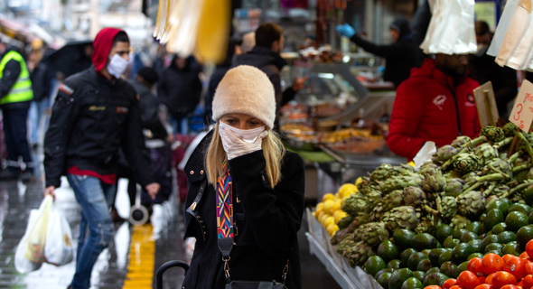 Shoppers at the Machane Yehuda Market in Jerusalem during the Covid-19 outbreak. Photo: Amit Shabi