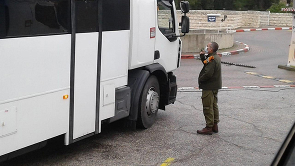 האוטובוס שהעביר את החסידים למלון האוטובוס שהעביר את החסידים למלון