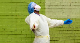 איש צוות רפואי בניו יורק, צילום: איי פי