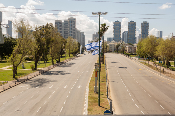 Empty roads in and out of Tel Aviv. Photo: Tommy Herpaz