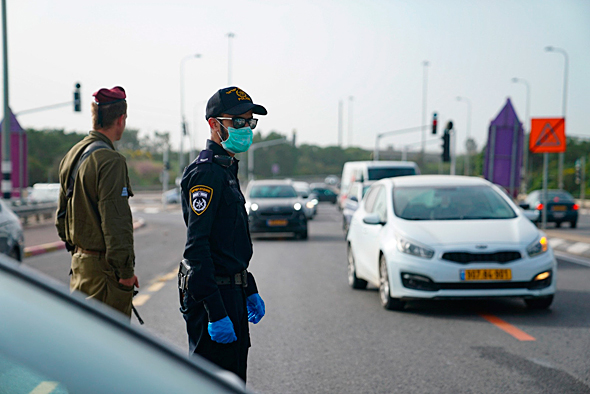 חיילים ושוטרים במשימת אכיפה חיילים ושוטרים במשימת אכיפה