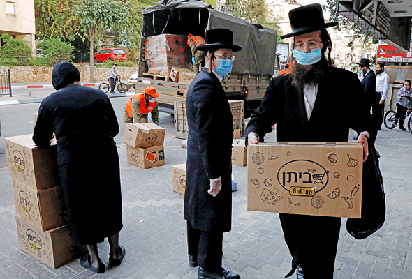 חלוקת מזון לתושבים בסגר בגל הראשון חלוקת מזון לתושבים בסגר בגל הראשון