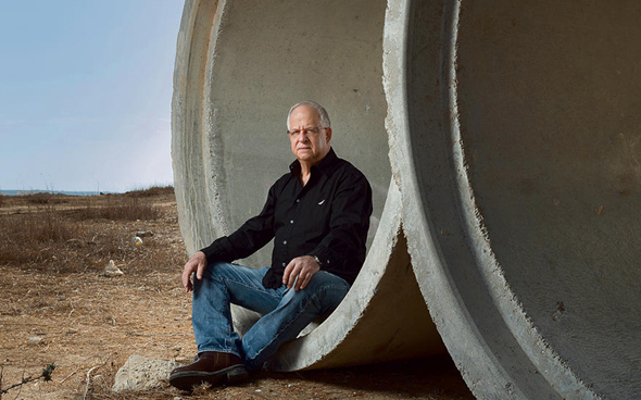 יגאל שוורץ. "אני מבין שאחרים צריכים להמשיך את מה שהתחלתי. אז או שאני משתף פעולה או שאני עושה מלחמת חורמה. אני לא רוצה להרוס כל מי שמנסה לקחת לי את המקום" יגאל שוורץ. "אני מבין שאחרים צריכים להמשיך את מה שהתחלתי. אז או שאני משתף פעולה או שאני עושה מלחמת חורמה. אני לא רוצה להרוס כל מי שמנסה לקחת לי את המקום"