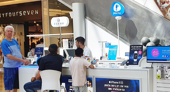 דוכן של פלאפון בקניון G כפר סבא דוכן של פלאפון בקניון G כפר סבא