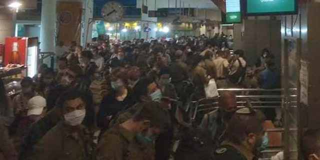 צפיפות בתחנה המרכזית בירושלים היום צפיפות בתחנה המרכזית בירושלים היום