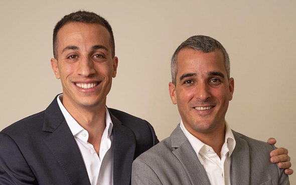 עומר גבאי (מימין) ויונתן ישראל. יתד מקדמת למעלה מ-20 פרויקטים בפינוי-בינוי ובתמ"א 38 ברחבי הבירה עומר גבאי (מימין) ויונתן ישראל. יתד מקדמת למעלה מ-20 פרויקטים בפינוי-בינוי ובתמ"א 38 ברחבי הבירה