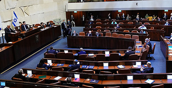 Lawmakers vote in the Israeli parliament. Photo:Adina Waldman