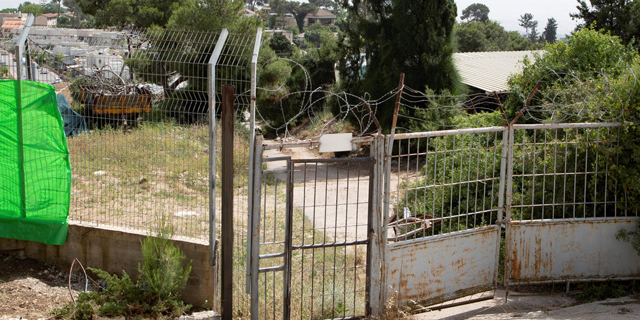 תחנת הרדיו א-שמס: "חסימת המעבר ממתחם התחנה לקיבוץ - גזענות"