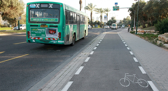 שביל אופניים בדרך נמיר בתל אביב שביל אופניים בדרך נמיר בתל אביב