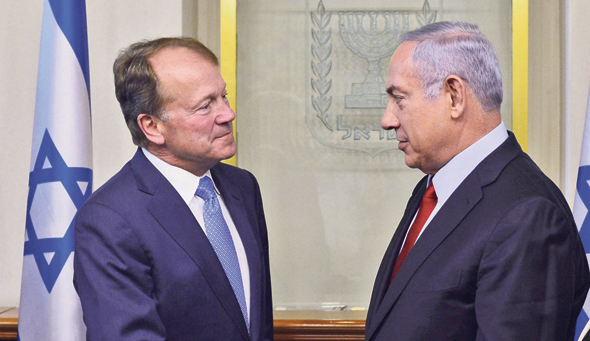 משמאל: ראש הממשלה בנימין נתניהו ומנכ"ל סיסקו ג'ון צ'יימברס. אחד עובד לשעבר של מרום, השני שמע תחזית ממנו על קריסת עולם הטלקום משמאל: ראש הממשלה בנימין נתניהו ומנכ"ל סיסקו ג'ון צ'יימברס. אחד עובד לשעבר של מרום, השני שמע תחזית ממנו על קריסת עולם הטלקום