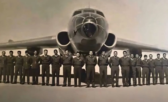 אנשי טייסת 10, ביניהם צוות הטופולב שתקף בישראל אנשי טייסת 10, ביניהם צוות הטופולב שתקף בישראל