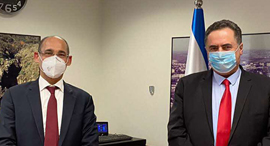 מימין: שר האוצר ישראל כץ ונגיד בנק ישראל אמיר ירון מימין: שר האוצר ישראל כץ ונגיד בנק ישראל אמיר ירון