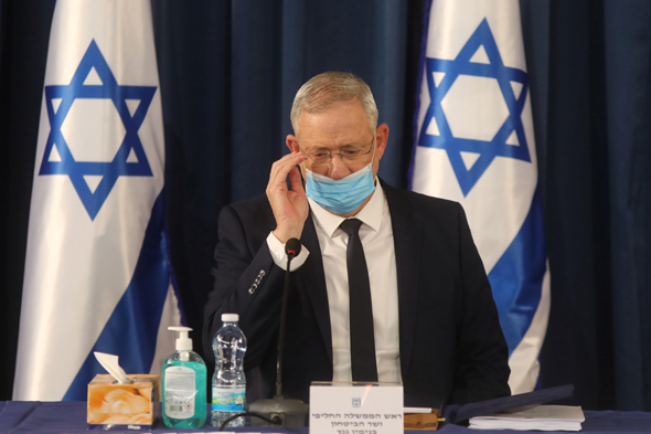 גנץ דורש הבהרות לגבי רכישת החיסונים הנוספים: "לא ברורה הדחיפות"