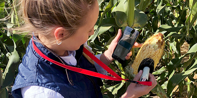 Israeli ag-tech startup Consumer Physics unveils in-field corn moisture analysis technology