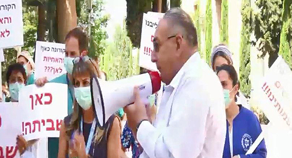 זאב רוטשטיין בהפגנת האחיות האחרונה זאב רוטשטיין בהפגנת האחיות האחרונה
