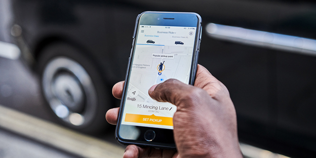 A user hails a taxi using Gett