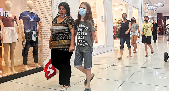 חובשים מסכות בקניונים. “חידוש השכירות לא יהיה אוטומטי” חובשים מסכות בקניונים. “חידוש השכירות לא יהיה אוטומטי”